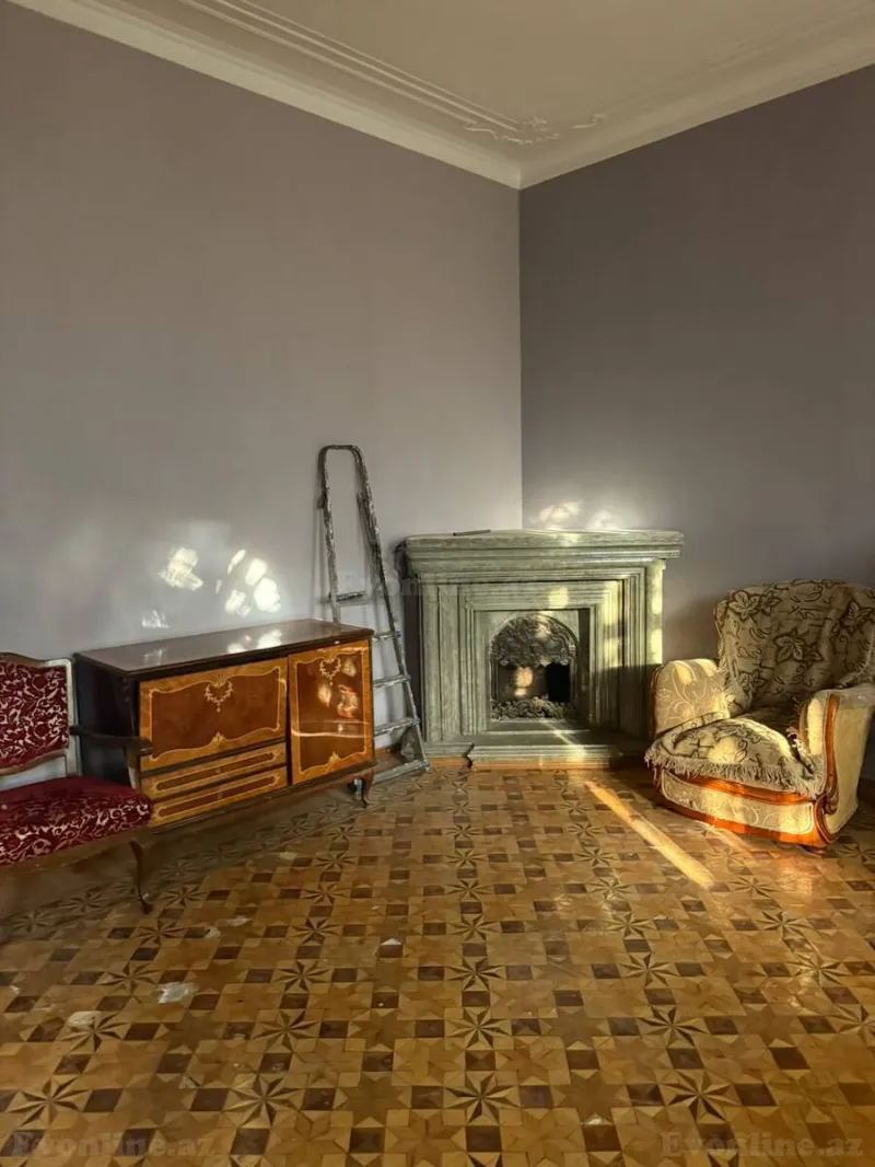 Satılır 4 otaqlı Mənzil Köhnə tikili 141 m² Nizami m.