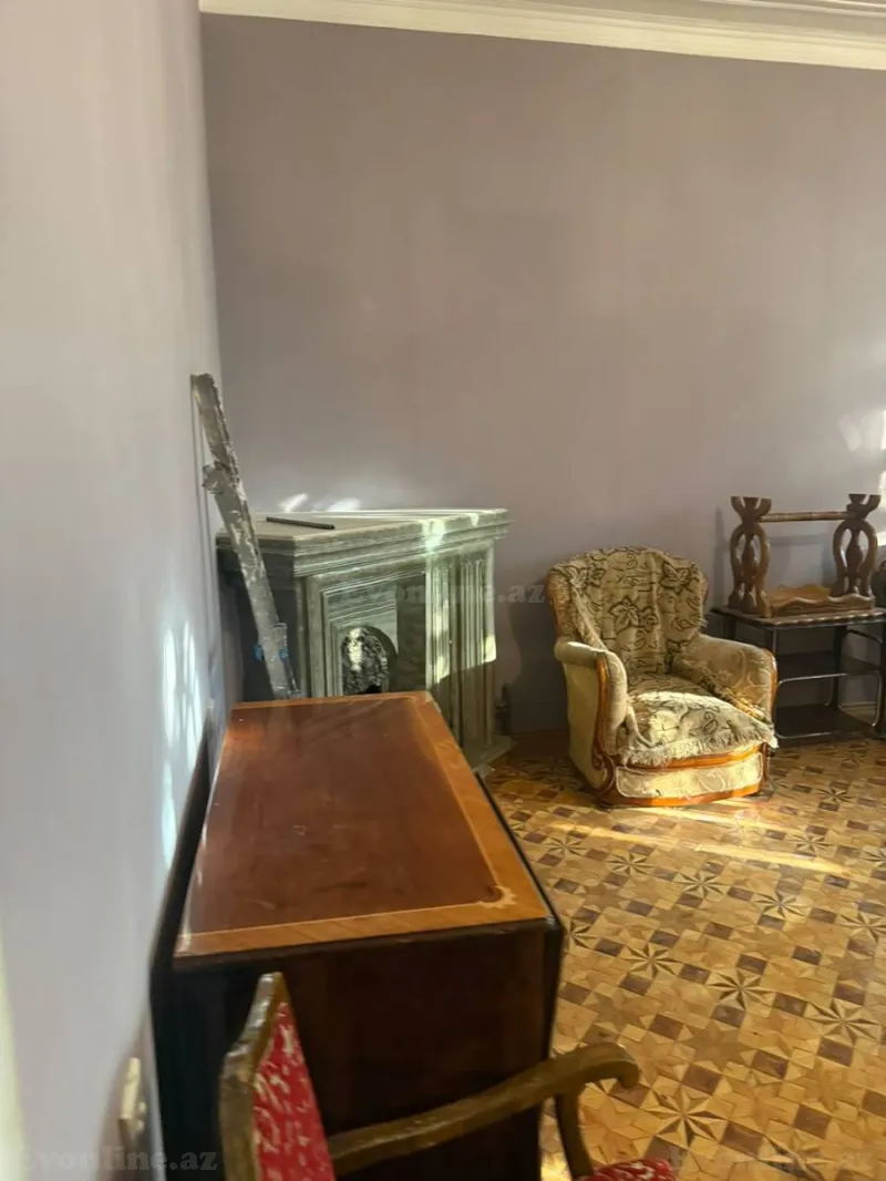 Satılır 4 otaqlı Mənzil Köhnə tikili 141 m² Nizami m. - şəkil 2