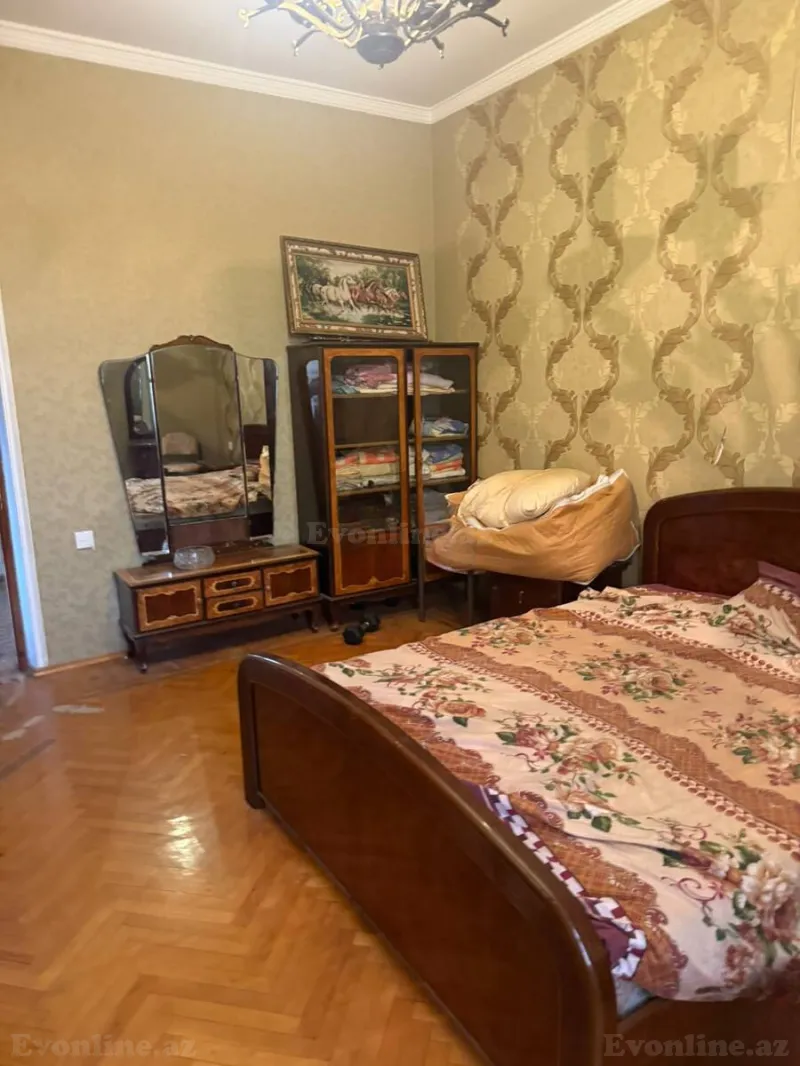 Satılır 4 otaqlı Mənzil Köhnə tikili 141 m² Nizami m. - şəkil 3