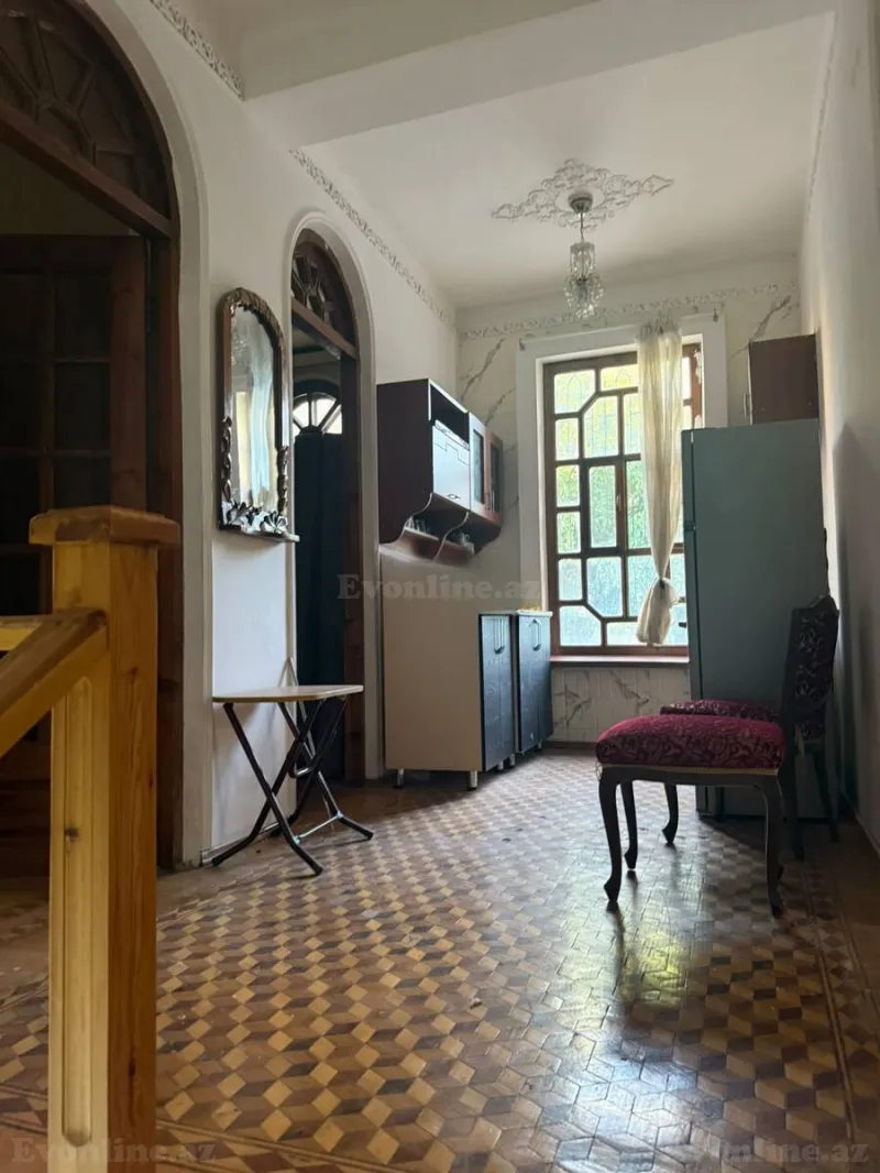 Satılır 4 otaqlı Mənzil Köhnə tikili 141 m² Nizami m. - şəkil 5