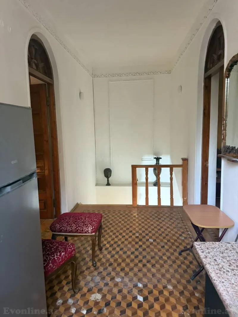 Satılır 4 otaqlı Mənzil Köhnə tikili 141 m² Nizami m. - şəkil 6