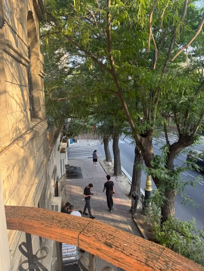 Satılır 4 otaqlı Mənzil Köhnə tikili 141 m² Nizami m. - şəkil 23