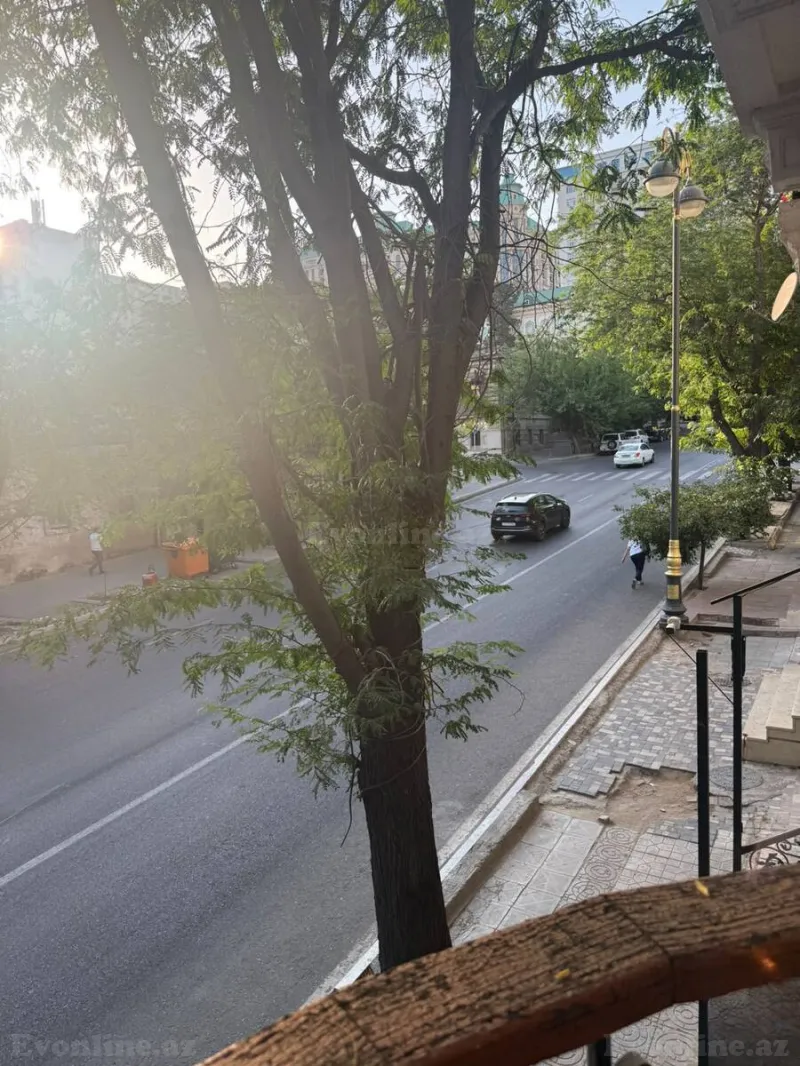 Satılır 4 otaqlı Mənzil Köhnə tikili 141 m² Nizami m. - şəkil 24