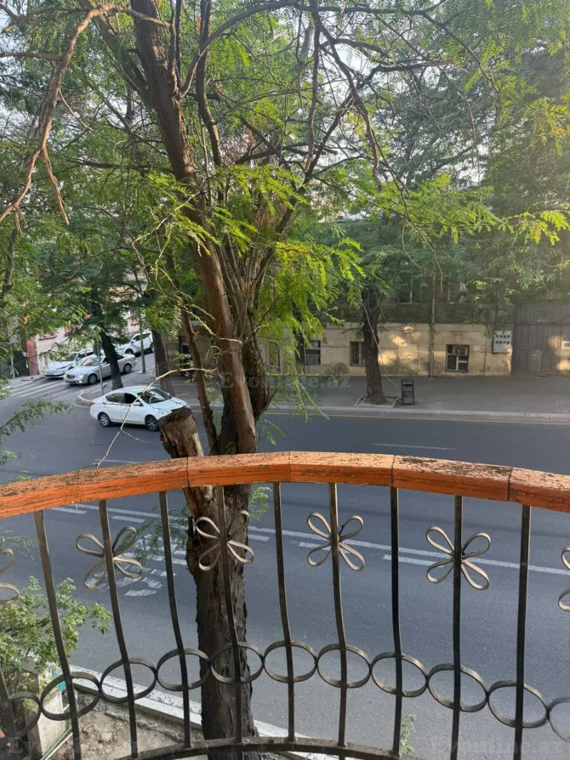 Satılır 4 otaqlı Mənzil Köhnə tikili 141 m² Nizami m. - şəkil 26