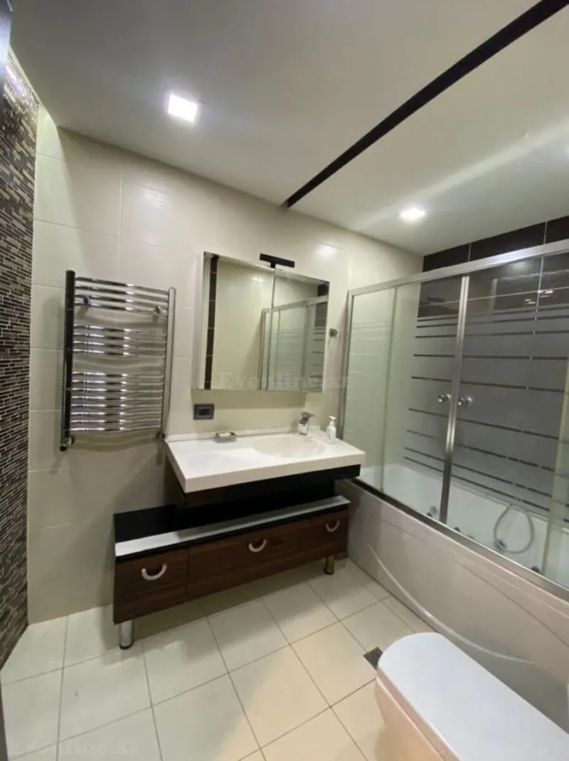 Kirayə verilir 4 otaqlı Mənzil Yeni tikili 180 m² Xətai r. - şəkil 21