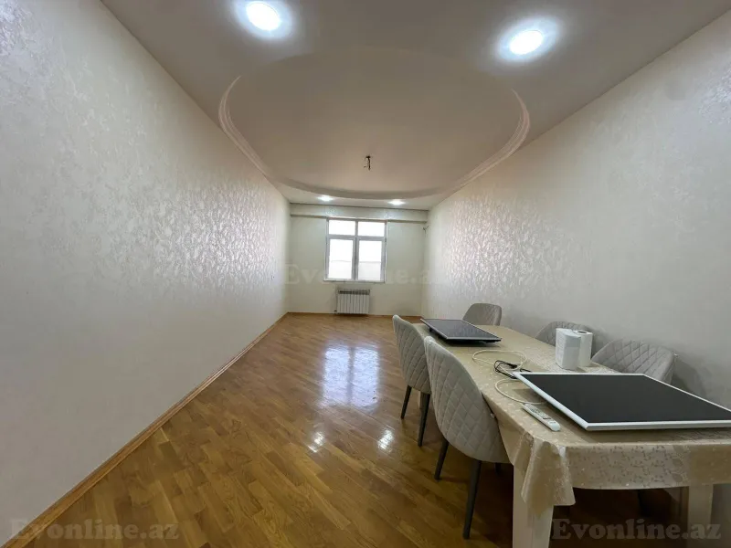 3 otaqlı Mənzil 102 m² İnşaatçılar m. Satılır