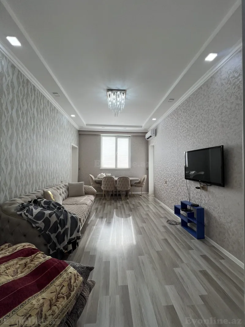 3 otaqlı Mənzil 75 m² İnşaatçılar m. Satılır