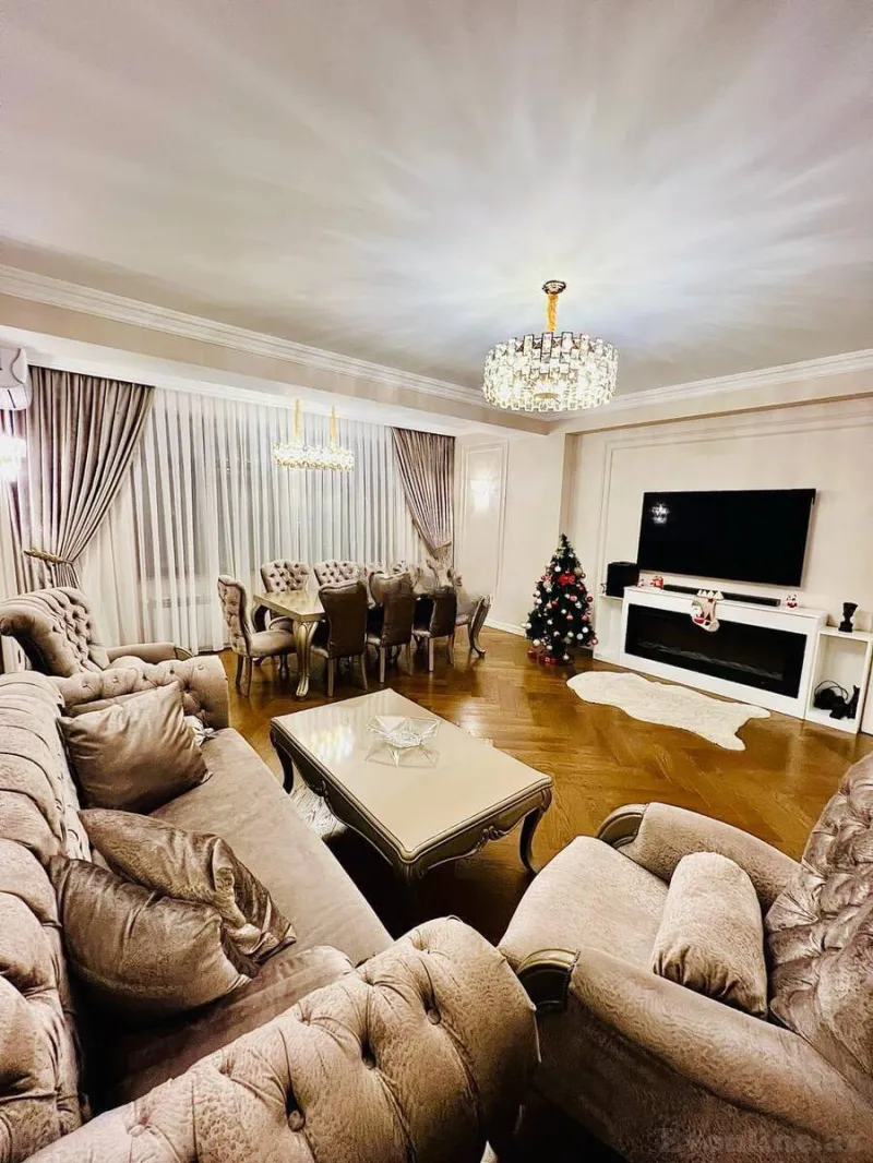Satılır 4 otaqlı Mənzil Yeni tikili 140 m² Qara Qarayev m.