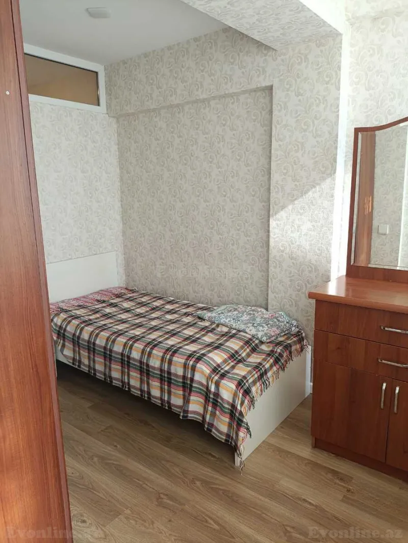 3 otaqlı Mənzil 60 m² İnşaatçılar m. Kirayə verilir