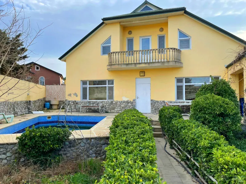 6 otaqlı Həyət evi 200 m² Mərdəkan Satılır