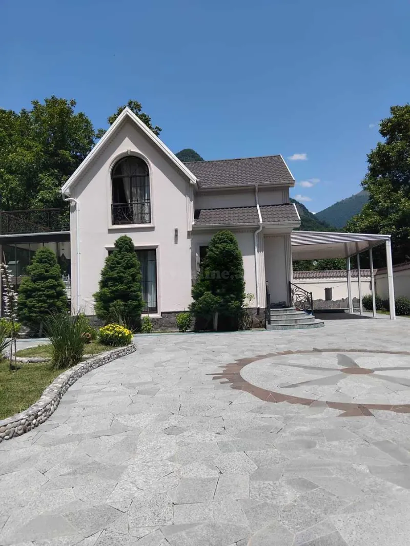4 otaqlı Həyət evi 90 m² Qax Kirayə verilir
