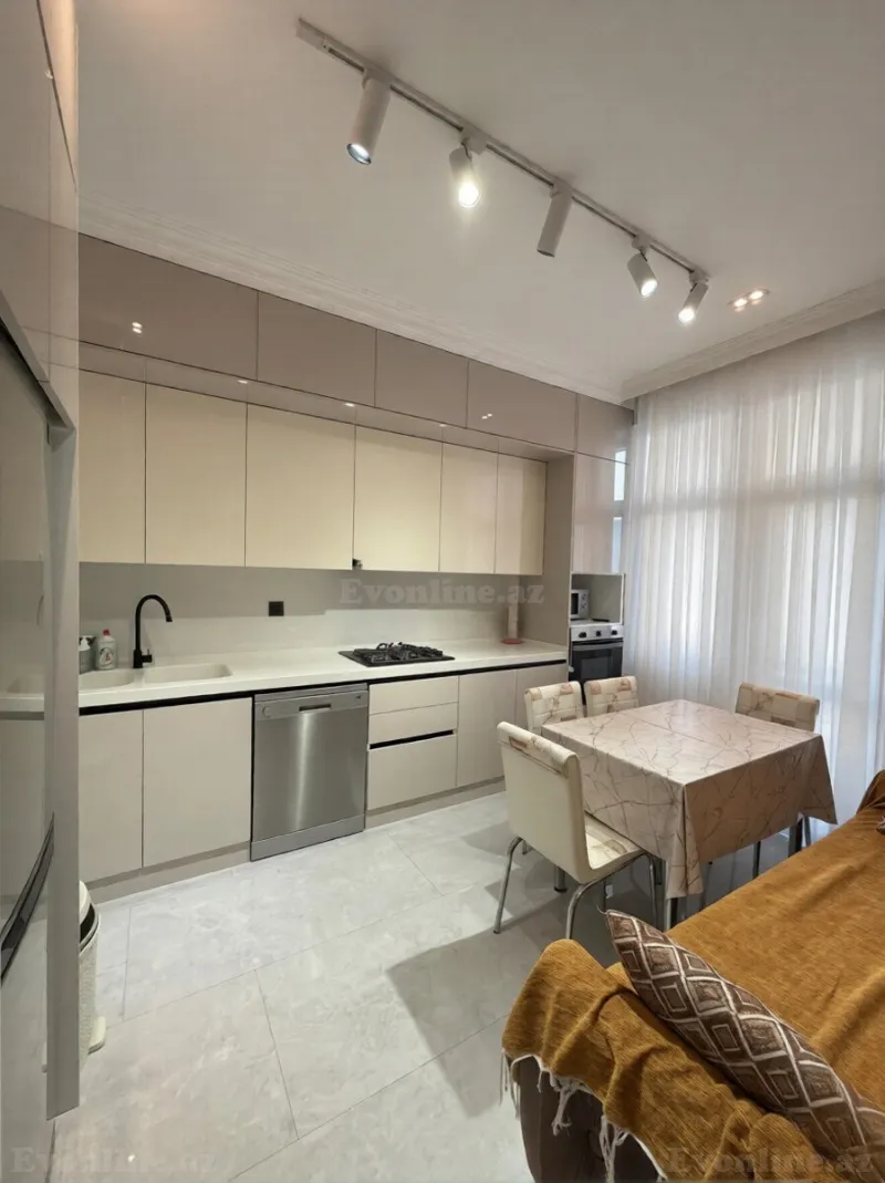 Kirayə verilir 2 otaqlı Mənzil Yeni tikili 82 m² Gənclik m. - şəkil 3