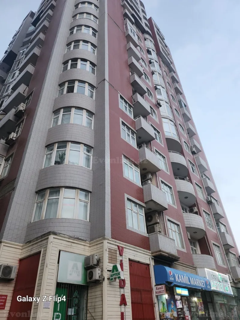 3 otaqlı Mənzil 120 m² Xətai r. Satılır