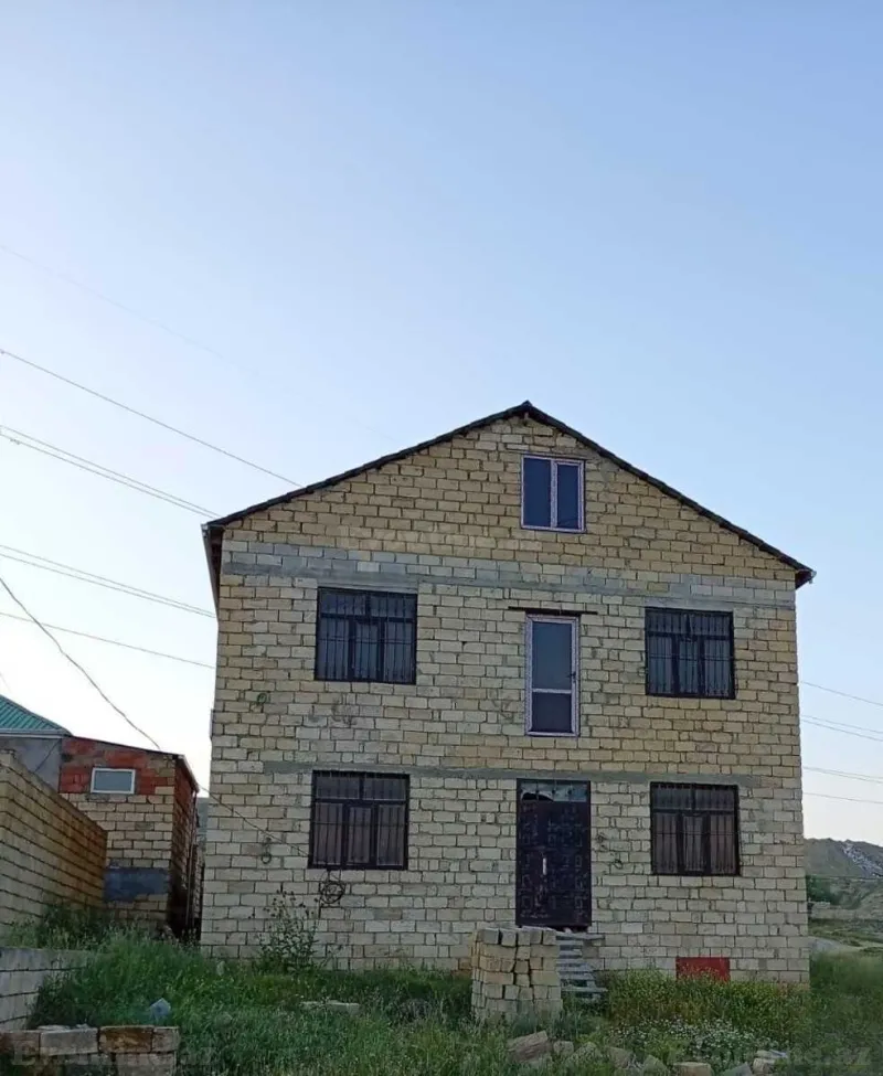 7 otaqlı Həyət evi 290 m² Qobu Satılır