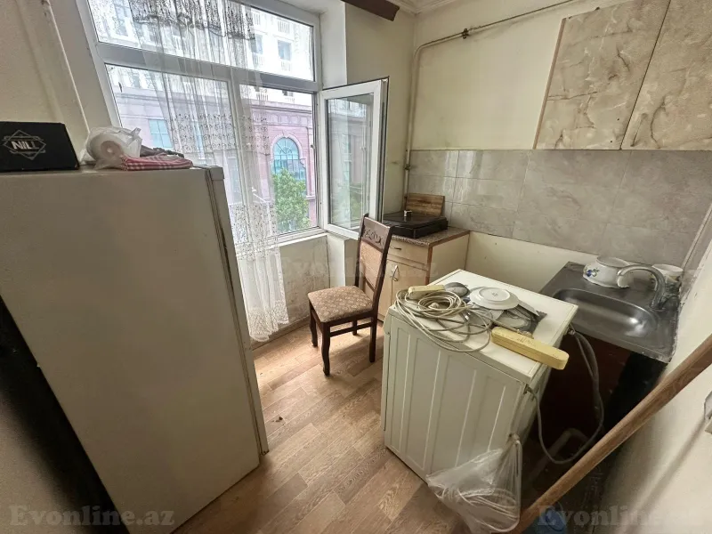 Kirayə verilir 1 otaqlı Mənzil Köhnə tikili 40 m² Elmlər Akademiyası m. - şəkil 2