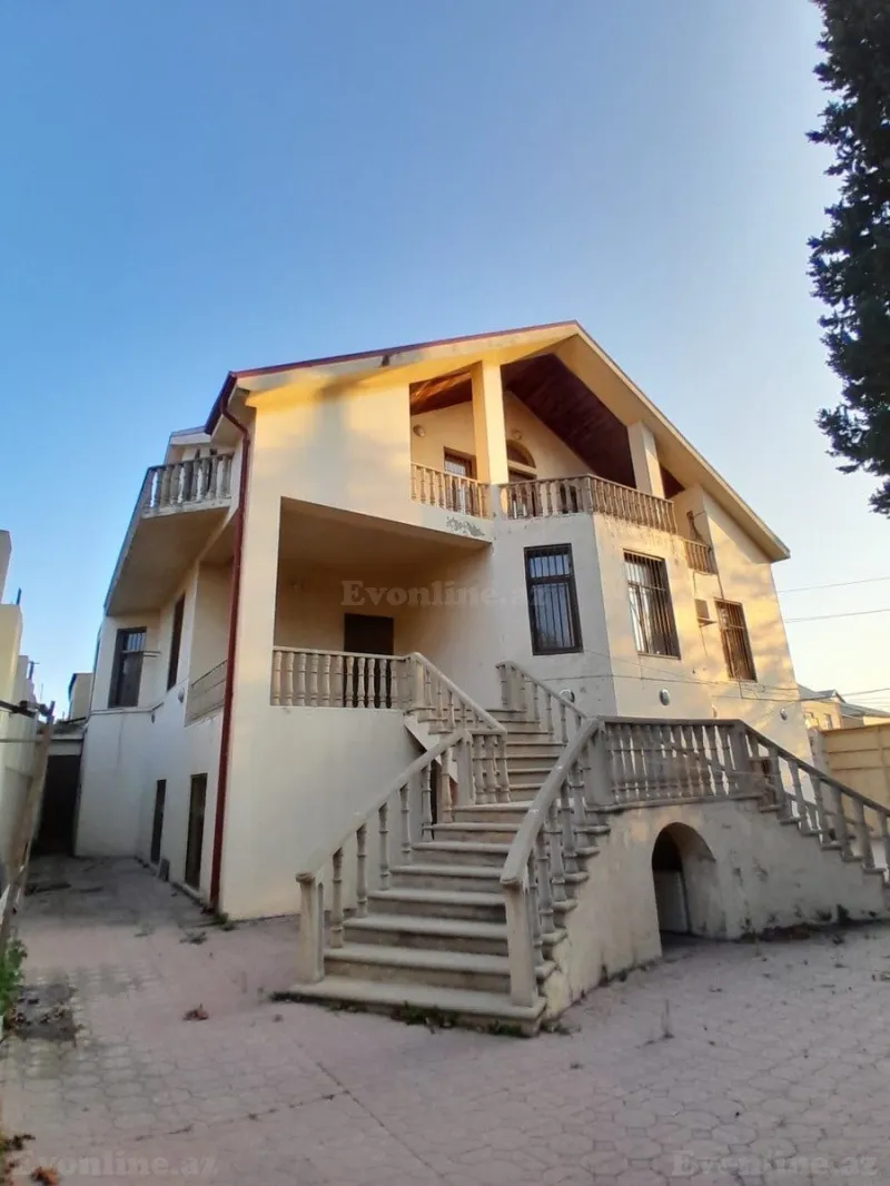 4 otaqlı Həyət evi 200 m² Bakıxanov Kirayə verilir