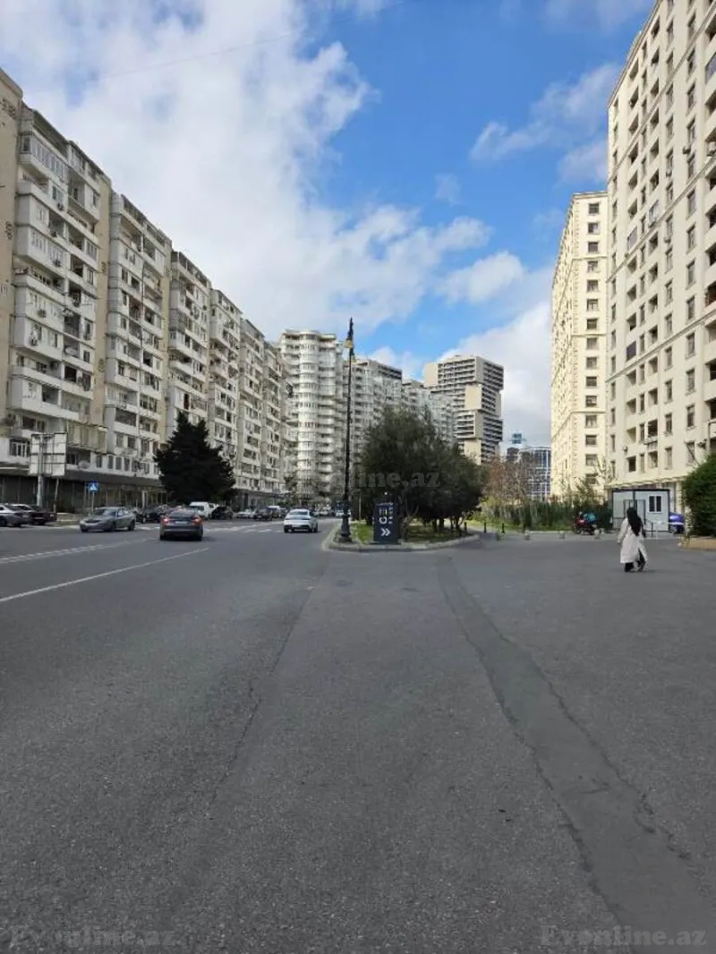 Satılır 2 otaqlı Mənzil Köhnə tikili 60 m² Yasamal r. - şəkil 2