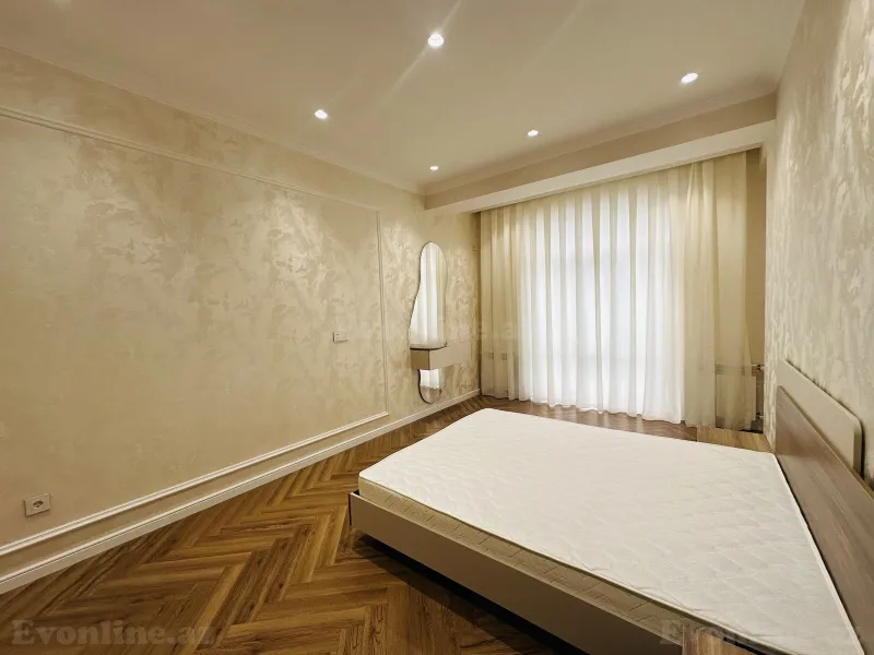 3 otaqlı Mənzil 100 m² 8 Noyabr m. Kirayə verilir