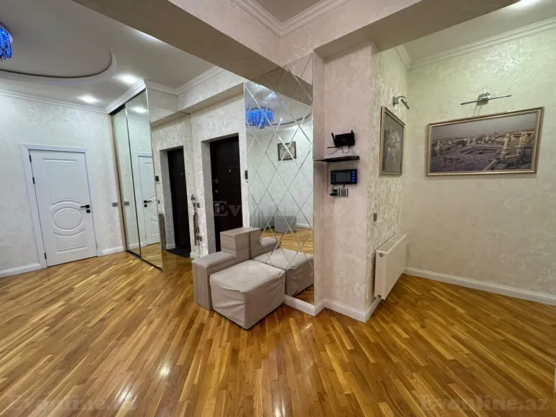 Satılır 3 otaqlı Mənzil Yeni tikili 125 m² İnşaatçılar m.