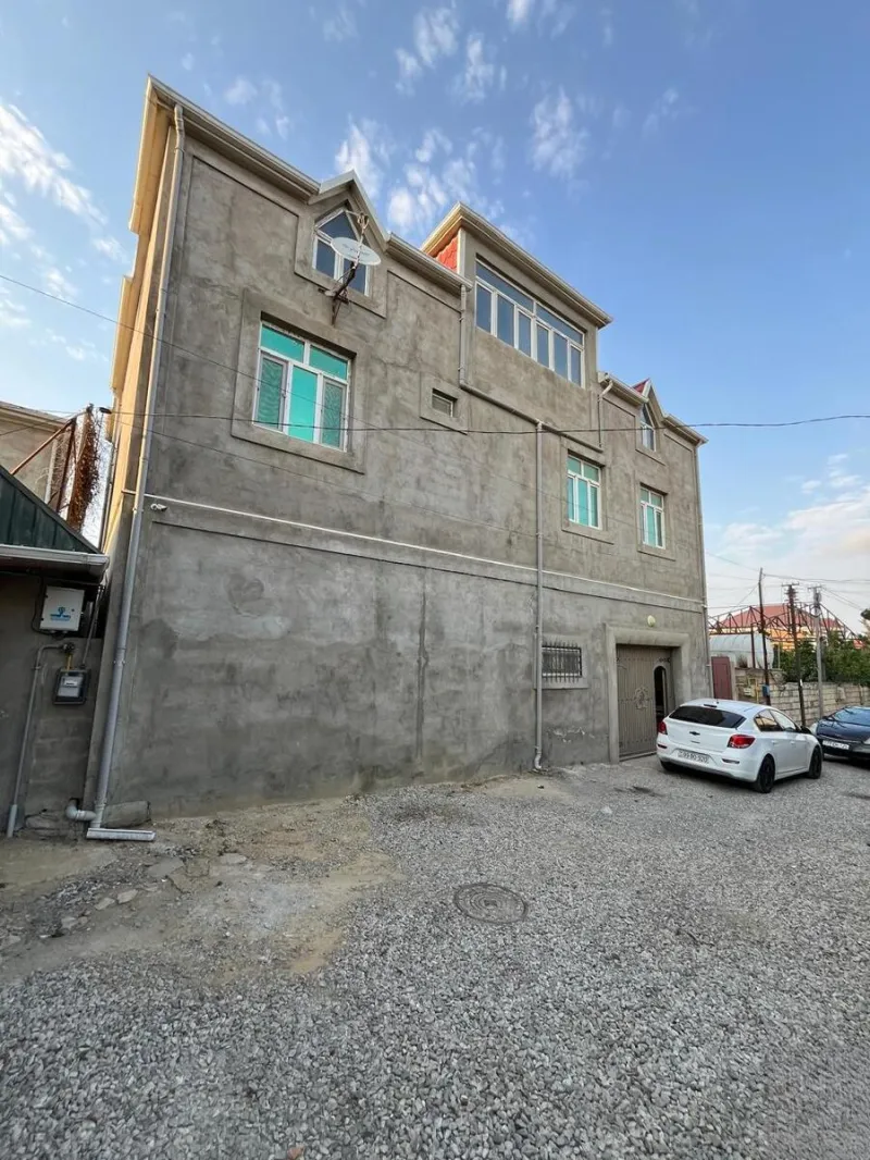 7 otaqlı Həyət evi 350 m² Binəqədi r. Satılır