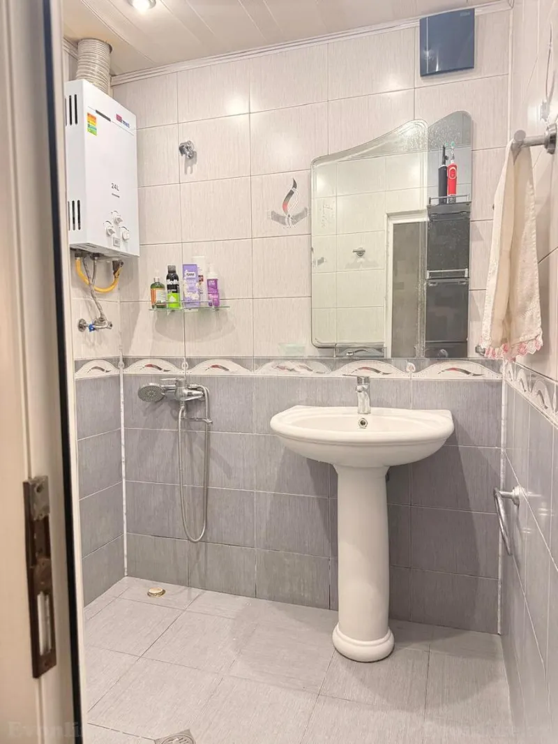 Satılır 2 otaqlı Mənzil Köhnə tikili 65 m² Əhmədli m. - şəkil 10