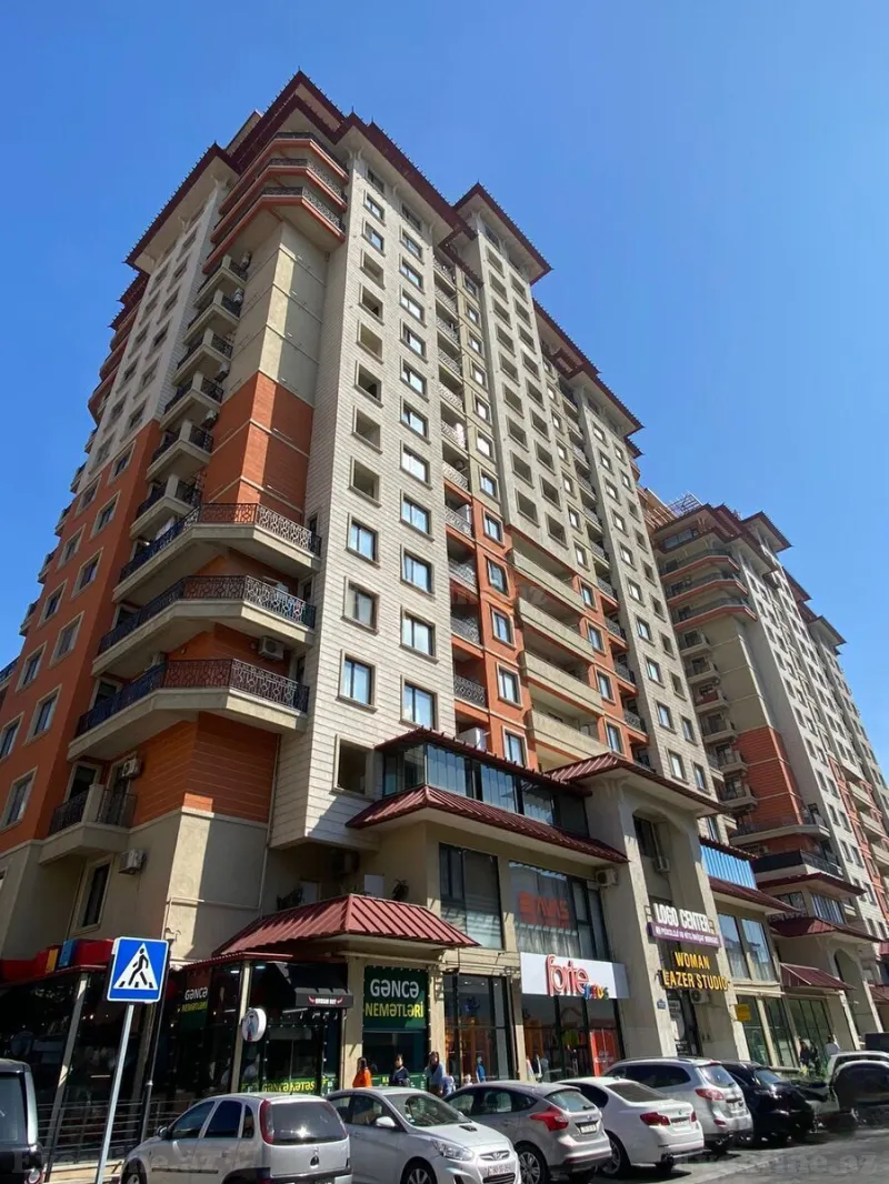 3 otaqlı Mənzil 107 m² Qara Qarayev m. Satılır
