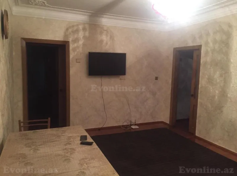 3 otaqlı Mənzil 80 m² 8-ci mikrorayon Satılır