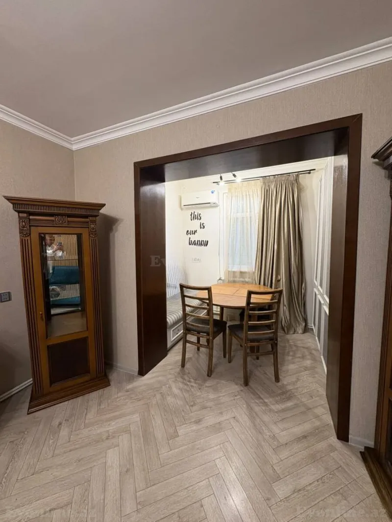 Kirayə verilir 2 otaqlı Mənzil Köhnə tikili 52 m² Səbail r. - şəkil 2
