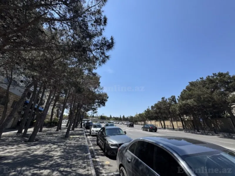 3 otaqlı Mənzil 111 m² Elmlər Akademiyası m. Satılır
