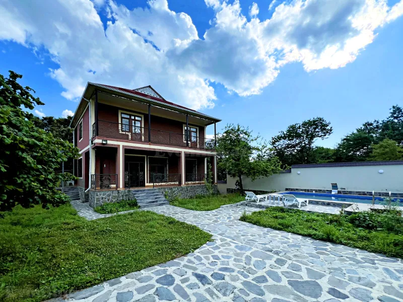 4 otaqlı Həyət evi 240 m² Qəbələ Kirayə verilir