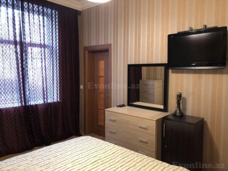 Kirayə verilir 2 otaqlı Mənzil Köhnə tikili 70 m² Səbail r. - şəkil 2