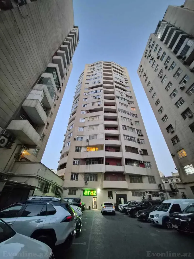 3 otaqlı Mənzil 140 m² Elmlər Akademiyası m. Satılır