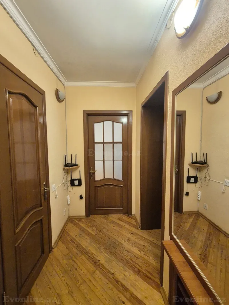 Satılır 3 otaqlı Mənzil Köhnə tikili 67 m² İnşaatçılar m. - şəkil 2