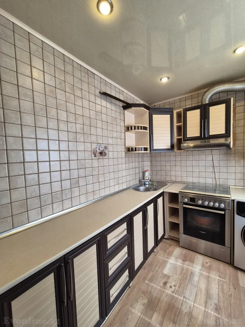 Satılır 3 otaqlı Mənzil Köhnə tikili 67 m² İnşaatçılar m. - şəkil 3