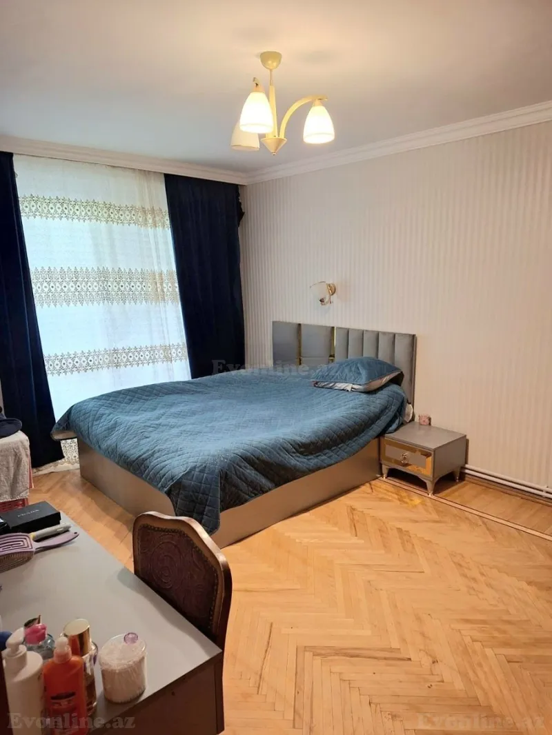 Satılır 3 otaqlı Mənzil Köhnə tikili 70 m² Elmlər Akademiyası m. - şəkil 2