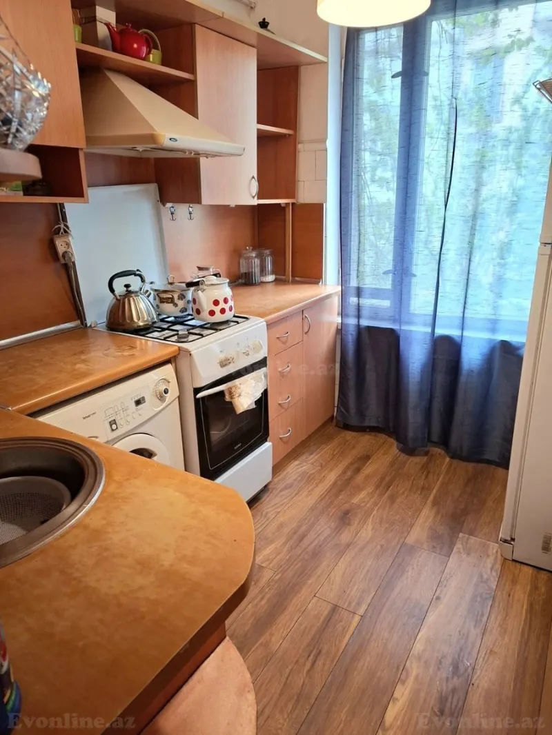 Satılır 3 otaqlı Mənzil Köhnə tikili 70 m² Elmlər Akademiyası m. - şəkil 4
