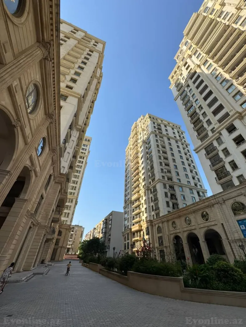 3 otaqlı Mənzil 130 m² Elmlər Akademiyası m. Satılır