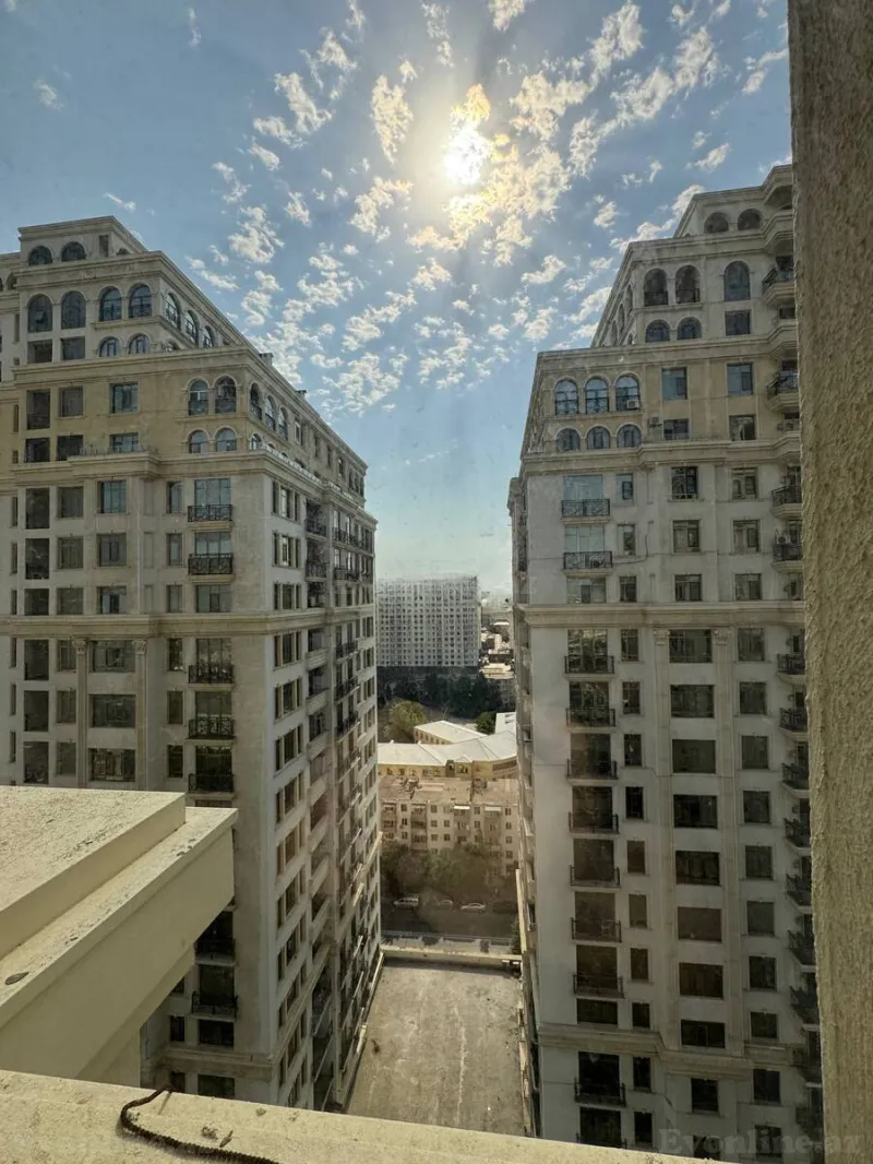Satılır 3 otaqlı Mənzil Yeni tikili 130 m² Elmlər Akademiyası m. - şəkil 16