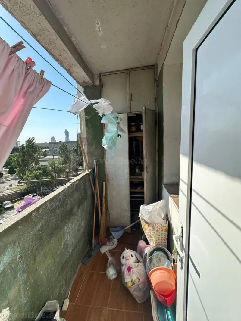 Satılır 3 otaqlı Mənzil Köhnə tikili 65 m² Bakmil m. - şəkil 2