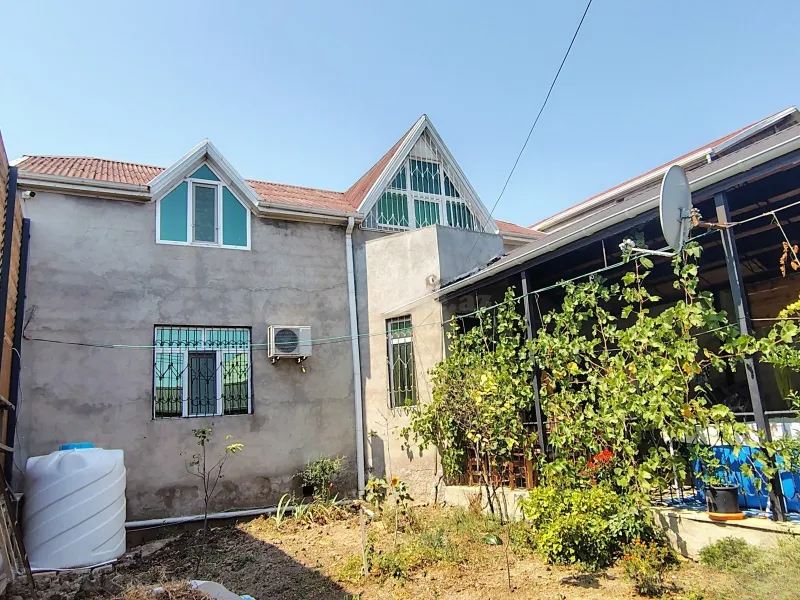 5 otaqlı Həyət evi 180 m² Müşfiqabad Satılır