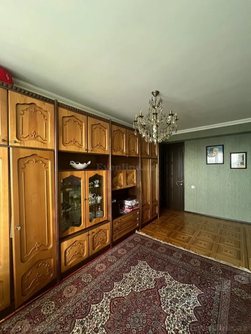 Satılır 5 otaqlı Mənzil Köhnə tikili 220 m² Nəsimi r. - şəkil 2