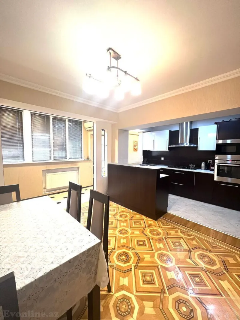 Satılır 5 otaqlı Mənzil Köhnə tikili 220 m² Nəsimi r. - şəkil 8