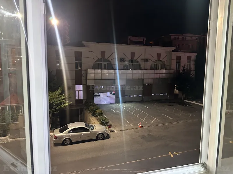 3 otaqlı Mənzil 120 m² Elmlər Akademiyası m. Kirayə verilir