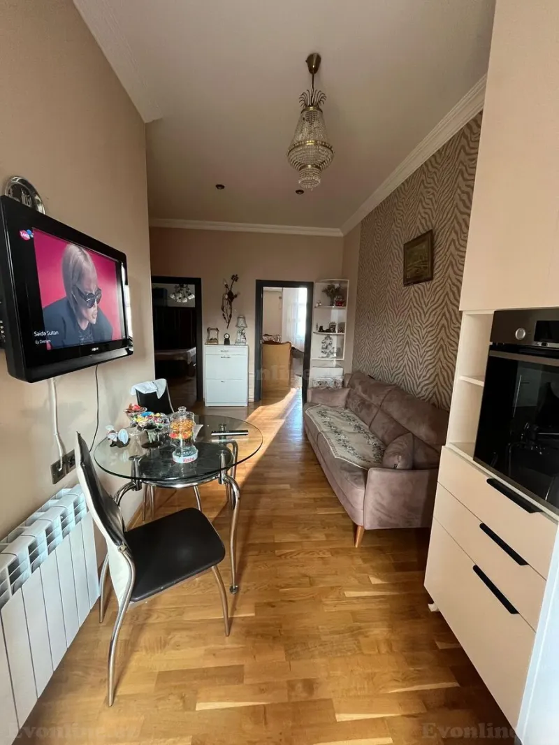 Satılır 2 otaqlı Mənzil Köhnə tikili 80 m² 28 May m. - şəkil 2