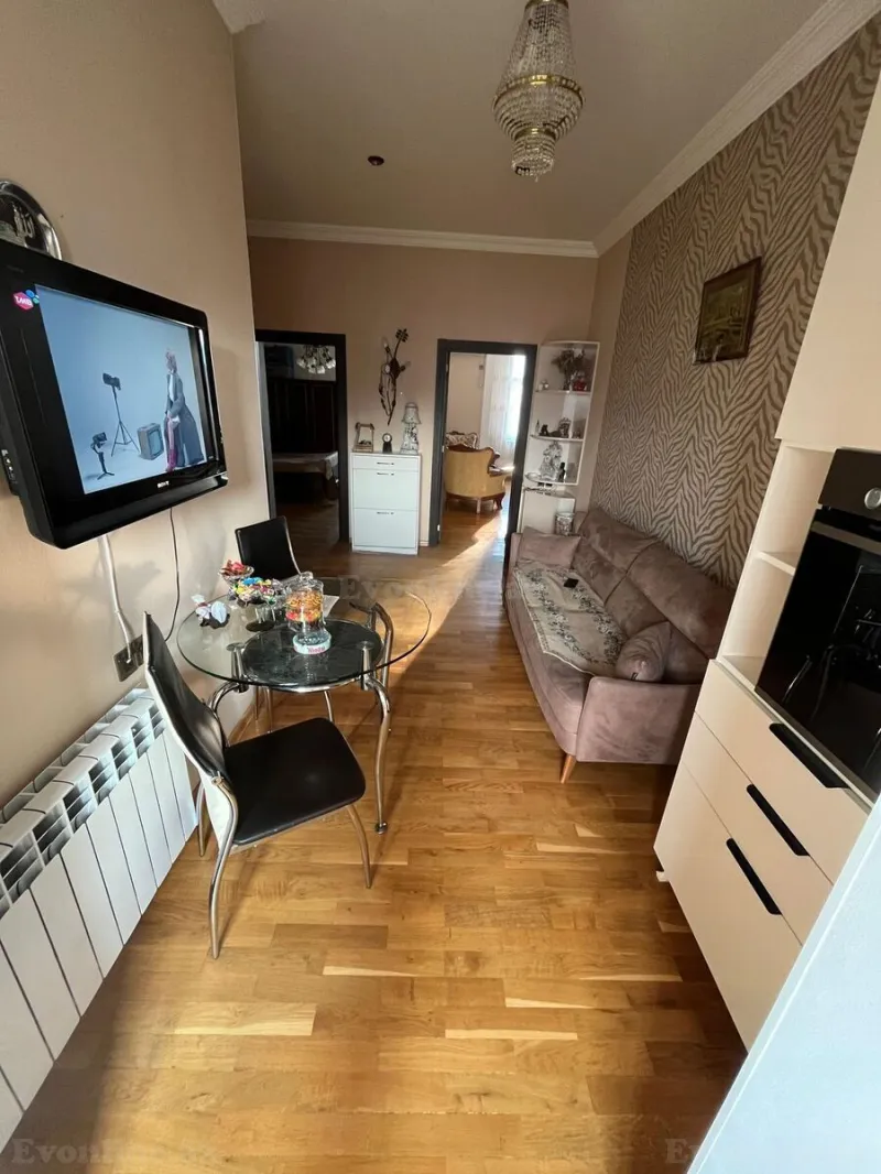 Satılır 2 otaqlı Mənzil Köhnə tikili 80 m² 28 May m. - şəkil 5