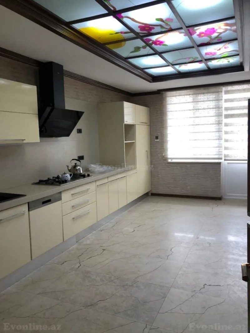 Satılır 4 otaqlı Mənzil Yeni tikili 285 m² 28 May m.