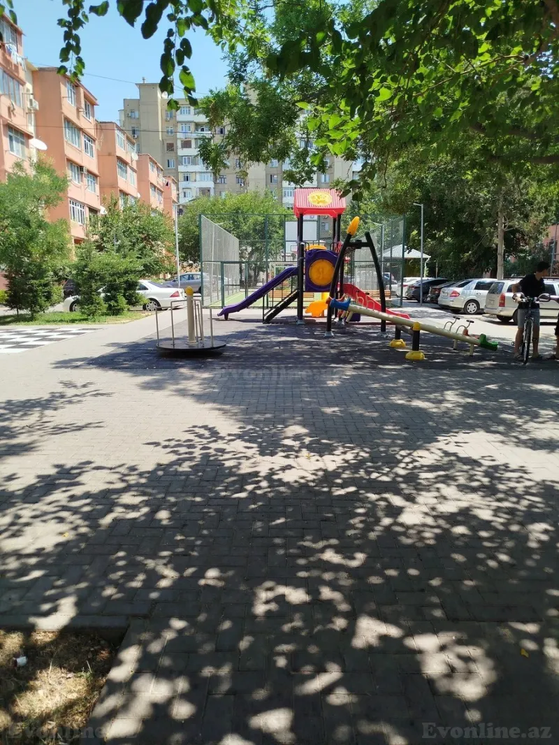 Kirayə verilir 1 otaqlı Mənzil Köhnə tikili 30 m² Xalqlar Dostluğu m.