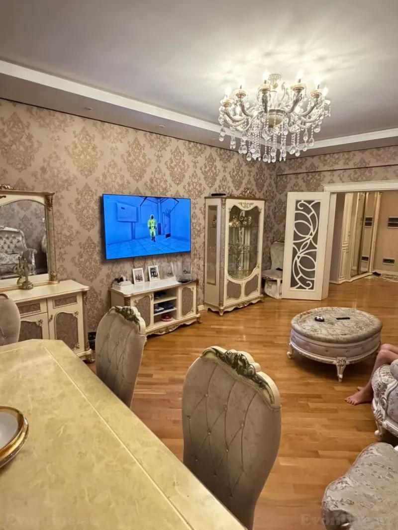 Satılır 3 otaqlı Mənzil Yeni tikili 134 m² Elmlər Akademiyası m. - şəkil 2
