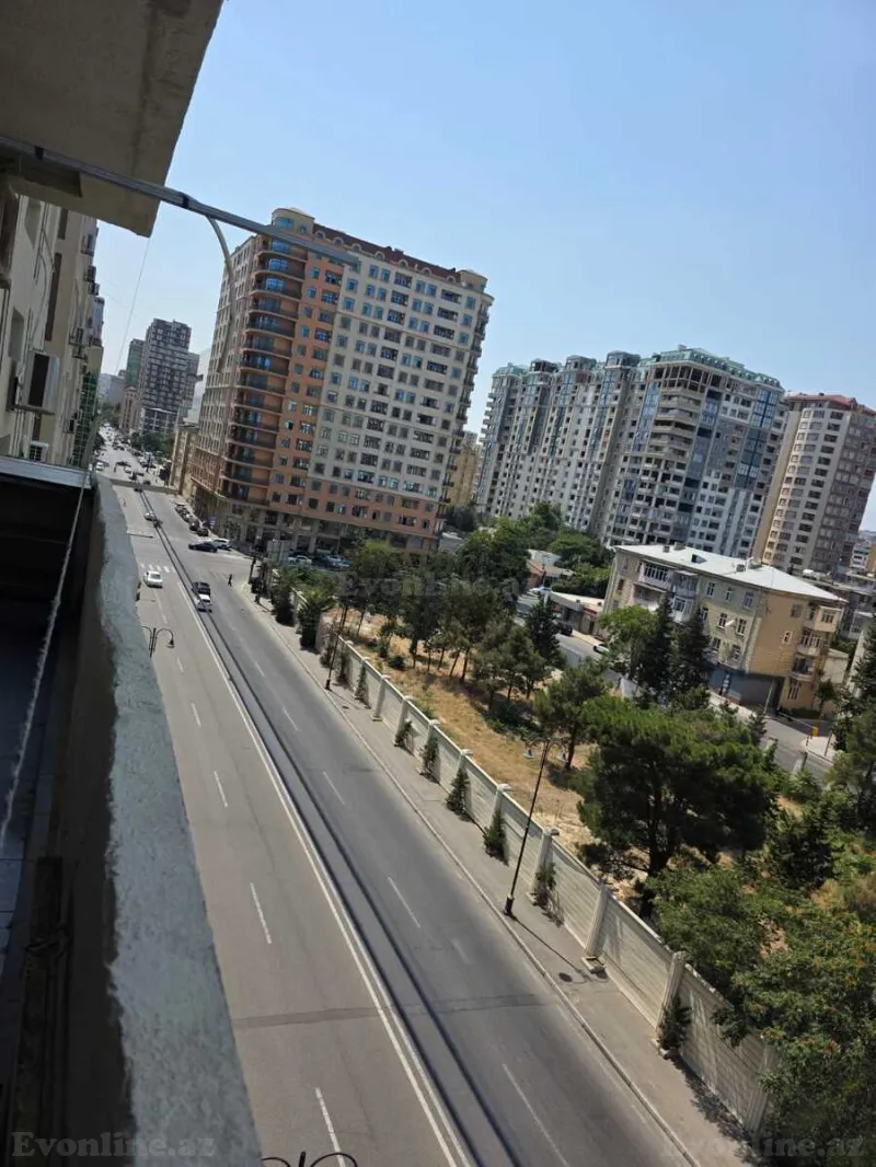 Satılır 2 otaqlı Mənzil Köhnə tikili 65 m² Gənclik m. - şəkil 2