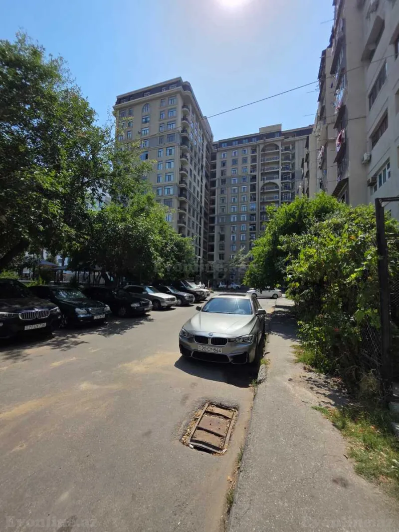Satılır 2 otaqlı Mənzil Köhnə tikili 65 m² Gənclik m. - şəkil 12
